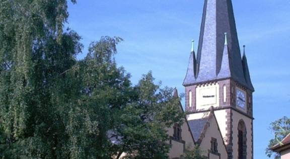 Evangelische Kirche St. Petri und Pauli in Neundorf, Außenaufnahme